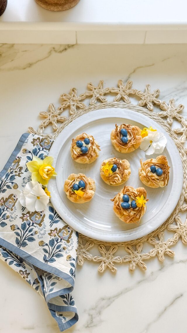 Easter treats! Sometimes you just need to get in the kitchen and make something lovely and delightful. Life is good. Even though it’s hard and there’s lots of things you’d rather be different. 
.
.
.
#Easter #eastertreats #easterdessert #dessert #lemoncurd #lemondessert #kitchen #kitchendesignideas #springdecorating